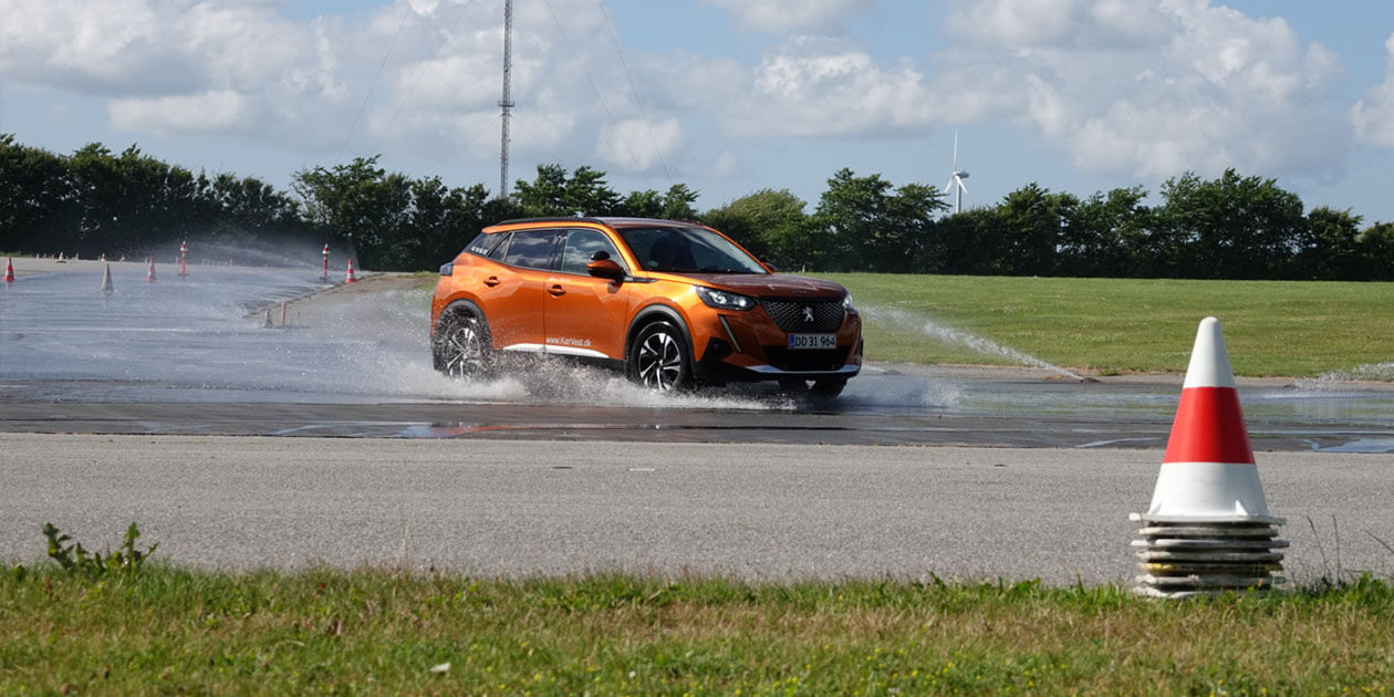 Kørsel i bil på glatbane i Thy